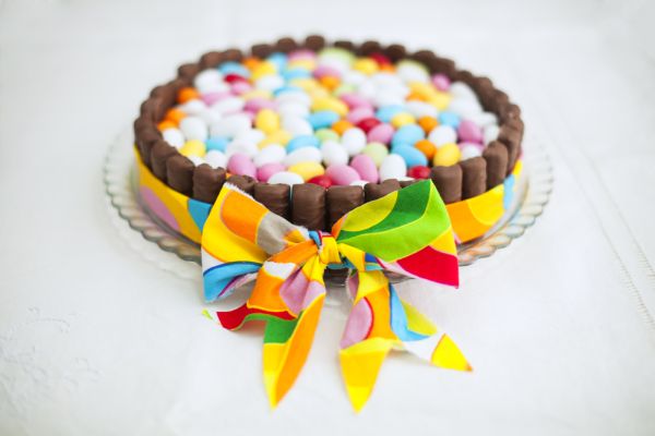 Torta di Pasqua con ovetti per i bambini