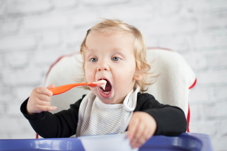 Bambini e cibo: le regole per evitare stress a tavola