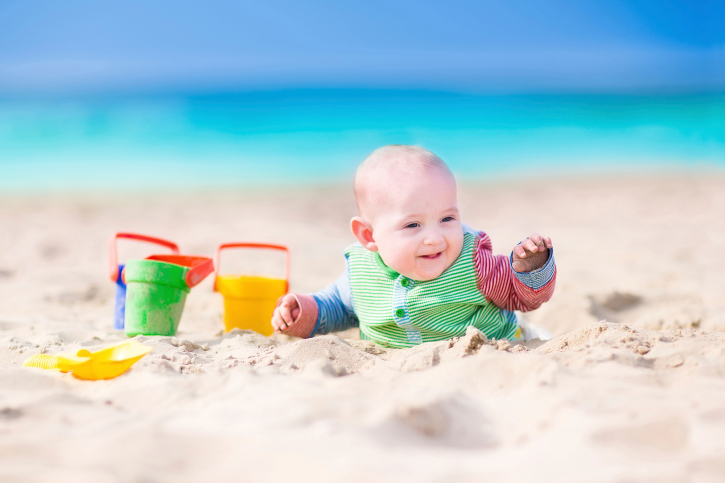 I giochi da fare in spiaggia con i bambini fino a 3 anni