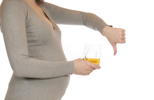 Non bere alcol in gravidanza, l'appello dei ginecologi alle mamme