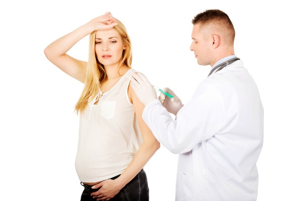Il vaccino antinfluenzale in gravidanza, che cosa c'è da sapere?