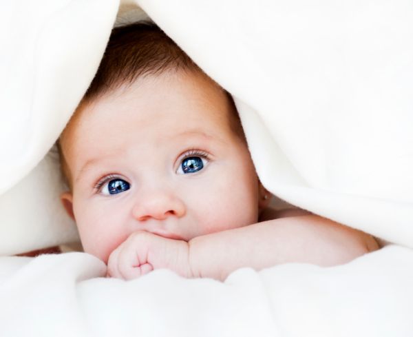Colore degli occhi di un neonato, quando si definisce?