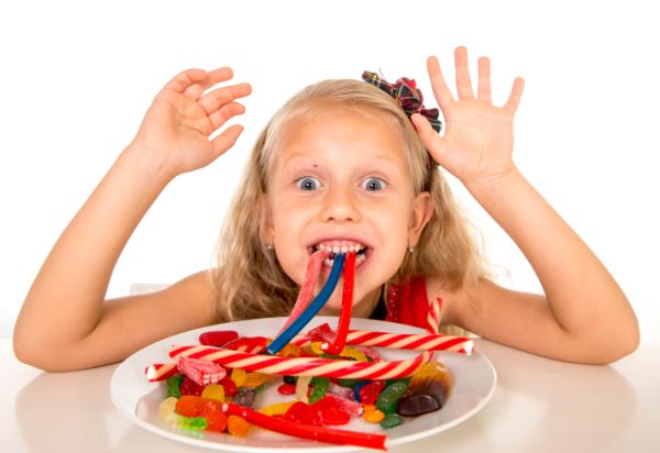 I bambini mangiano troppi zuccheri, ecco i risultati del sondaggio britannico