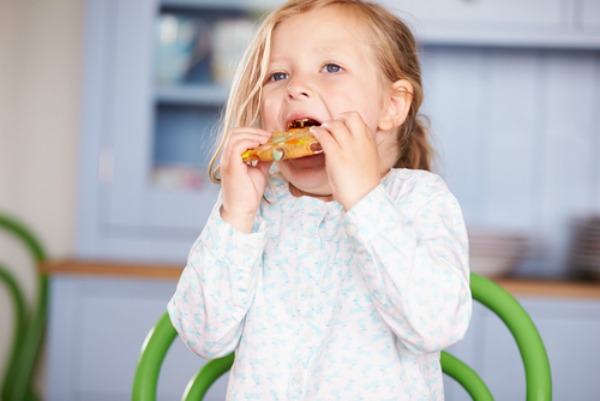 5 consigli per prevenire l'obesità infantile e i disturbi alimentari