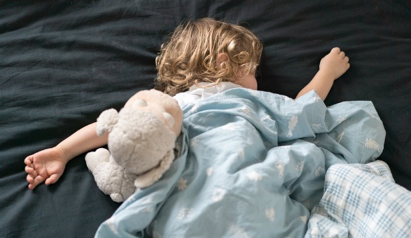 Bambini, le regole dei 5 sensi per favorire il sonno
