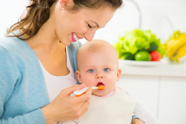 Per prevenire le allergie alimentari i bambini devono mangiare di tutto