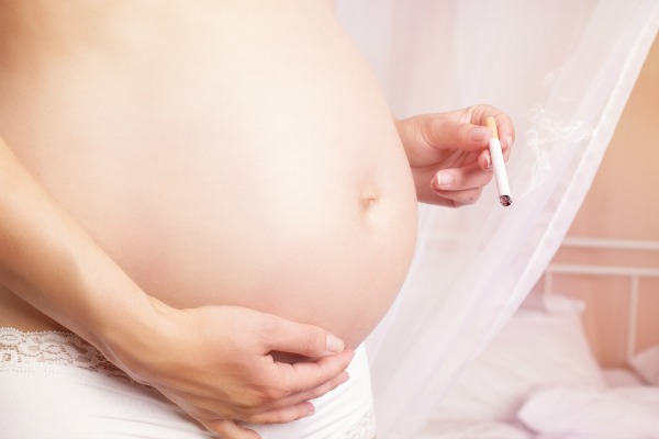 Fumare in gravidanza modifica il dna del bambino