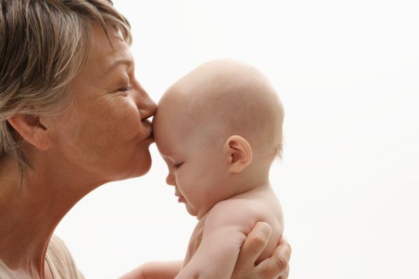 Partorisce a 70 anni: è la mamma più vecchia del Mondo