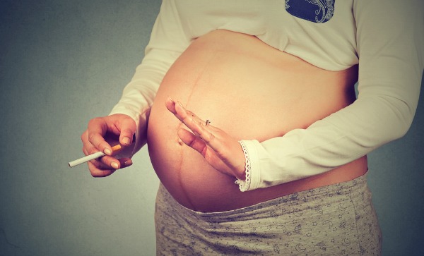 Fumare in gravidanza aumenta il rischio schizofrenia nel bambino