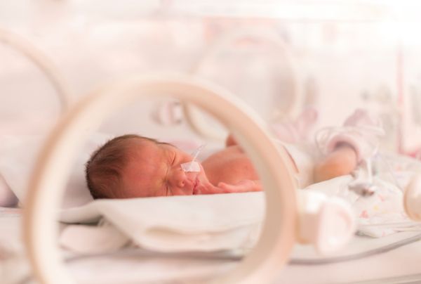 Terapie intensive neonatali, aumentata la possibilità di accesso dei genitori
