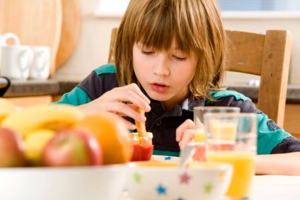 Alimentazione estiva dei bambini: quali cibi preferire?