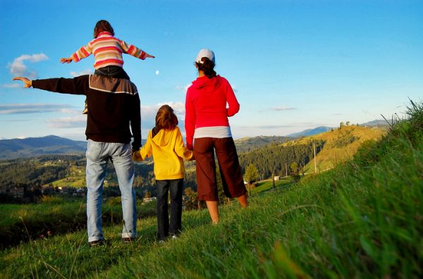 Bambini in montagna, le precauzioni per una vacanza serena