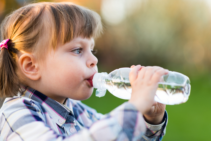 Disidratazione dei bambini in estate: come prevenirla?