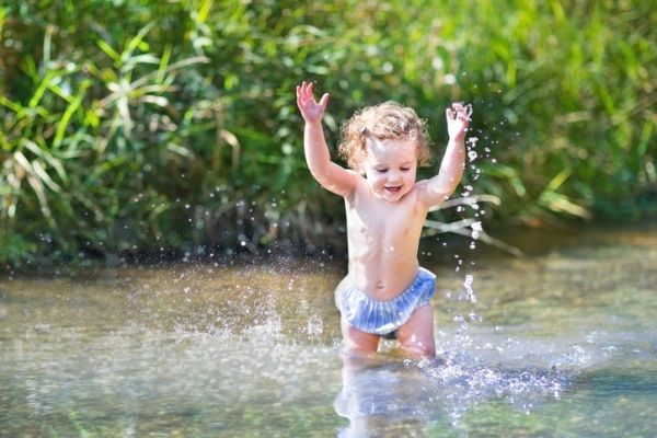 Paura dell'acqua: i consigli per farla superare ai bambini