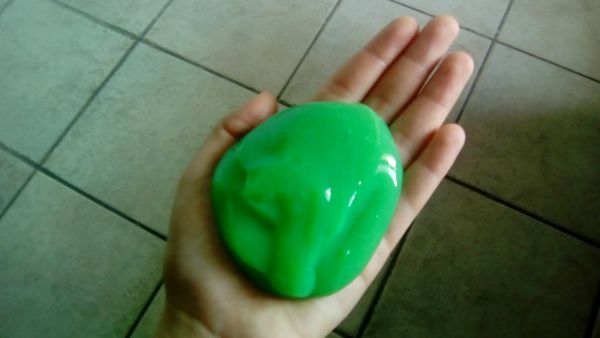 Come fare lo skifidol slime in casa per i bambini