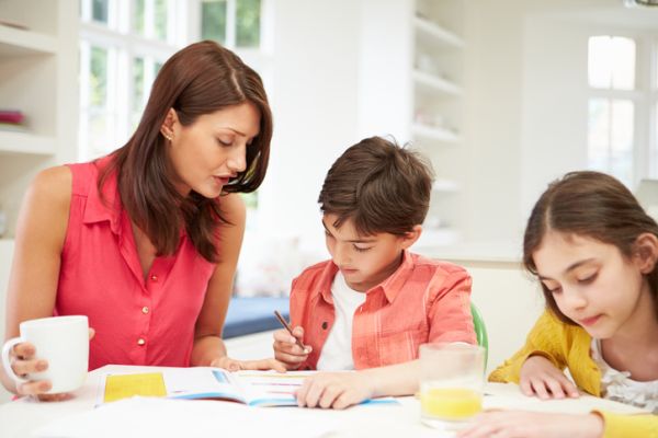 scuola, Compiti per le vacanze: i consigli per finirli senza stress