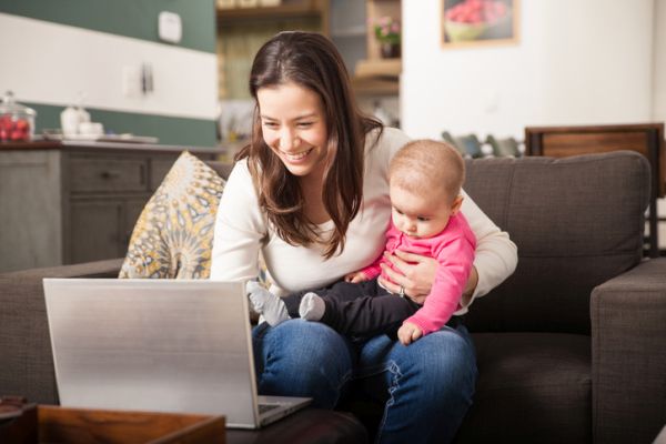Bambini sui social, ecco le regole per una condivisione sicura