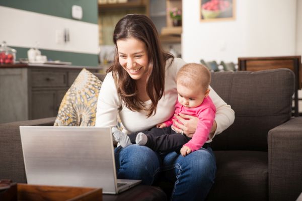 Bambini sui social, ecco le regole per una condivisione sicura