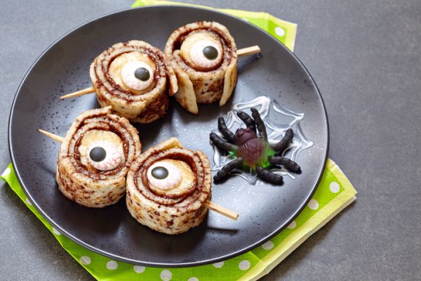 Dolci di Halloween per bambini: ecco gli spiedini di occhi