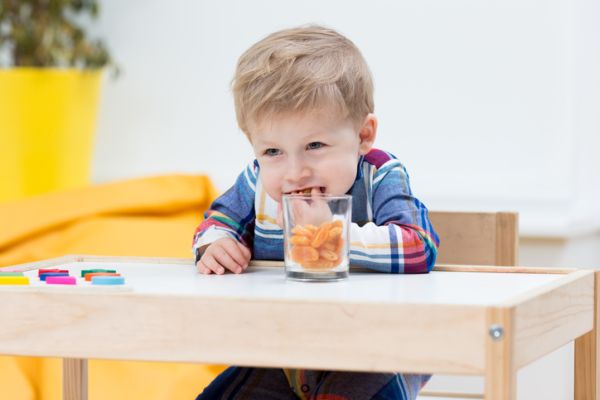 Come e quando far mangiare la frutta secca ai bambini