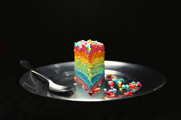 Dolci di Carnevale, la torta soffice arcobaleno