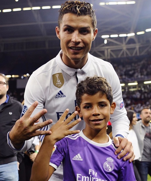 Cristiano Ronaldo, due gemelli per il campione di calcio