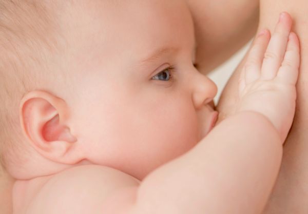 Come evitare le smagliature al seno durante l'allattamento?