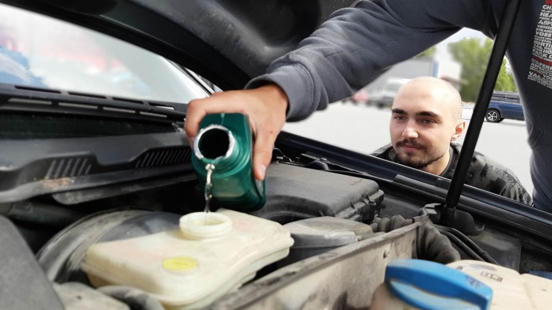 cambiare olio auto