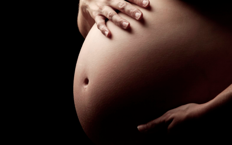 Covid-19 e gravidanza: l’esperienza del parto in solitudine
