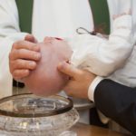 Organizzare il battesimo: ecco le regole per una cerimonia perfetta
