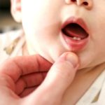 Primi dentini neonato: quando si formano e come contrastare il dolore