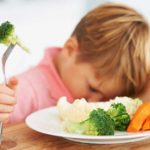Come aiutare i bambini a mangiare le verdure